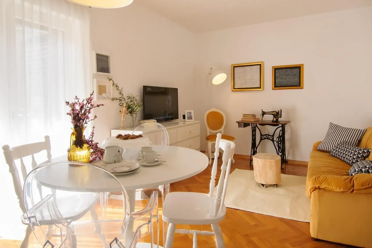 Julie City Centre Porec Apartment