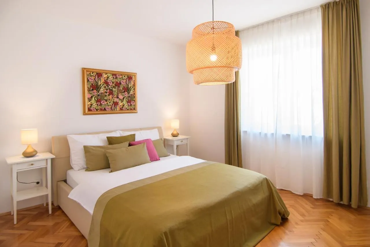 Julie City Centre Porec Apartment Κροατία