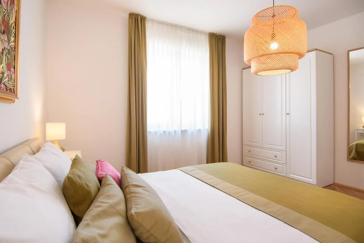 Julie City Centre Porec Apartment