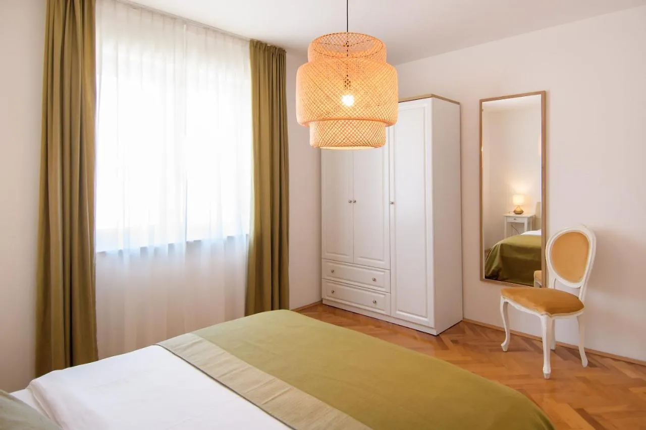 Julie City Centre Porec Apartment