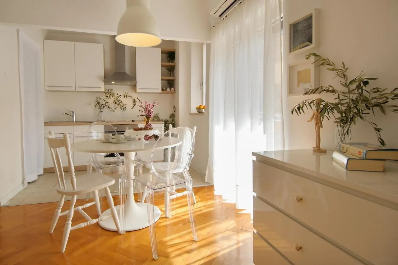 Julie City Centre Porec Apartment