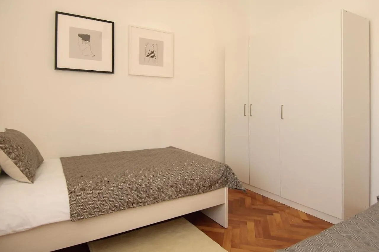 Julie City Centre Porec Apartment 0*,