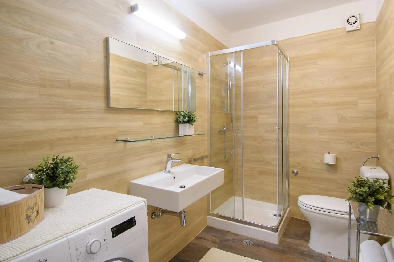 Julie City Centre Porec Apartment 0*,